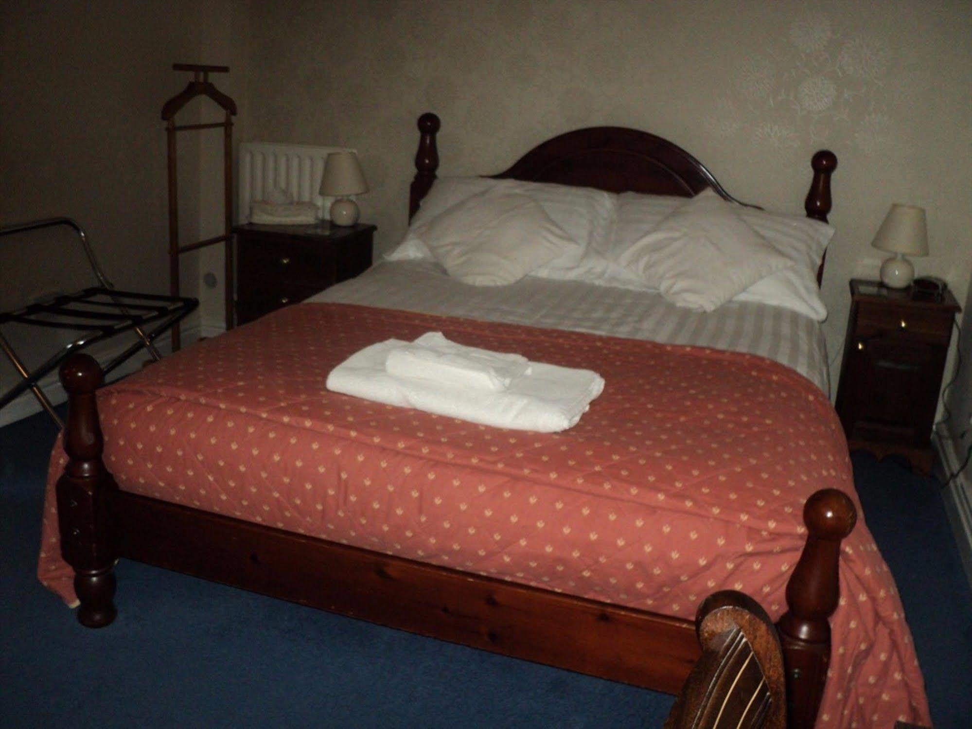 Grove House Guest House Telford Esterno foto